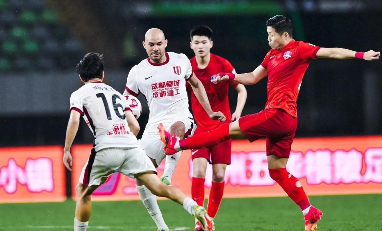 托特纳姆热刺罗马尼亚后卫