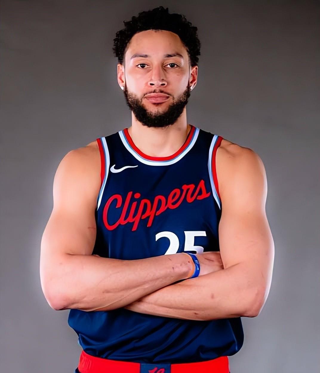 包含NBA总决赛国际比赛日再迎强敌；里昂再遭质疑；主帅态度——更衣室稳定；年轻球员得到机会的词条